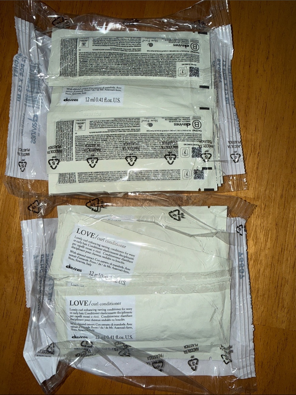 24 Davines LOVE Curl Conditioner Single-Use Sachet Pack - Pale Mint